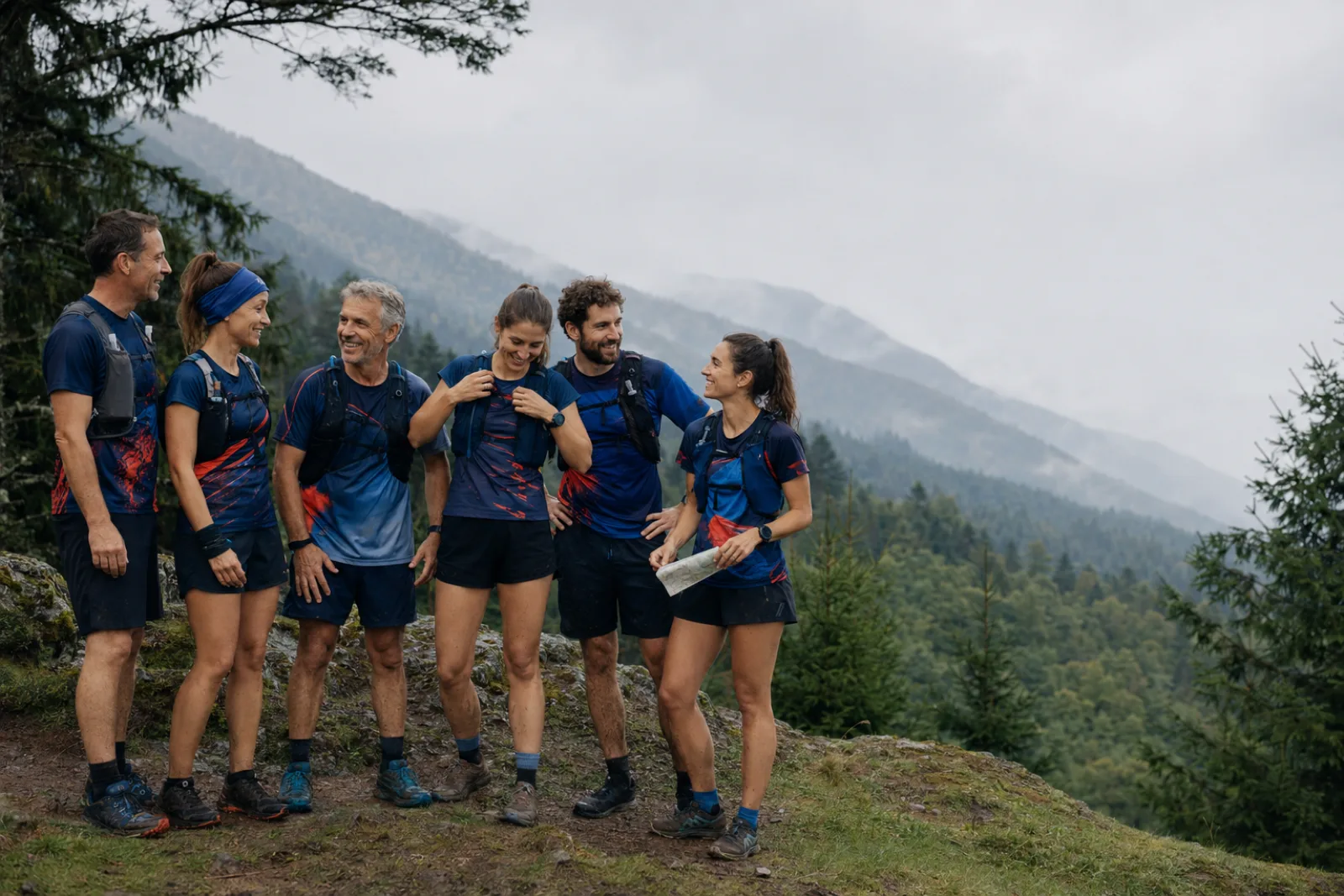 Équipe amateur de trail en tenue personnalisée dans les Vosges